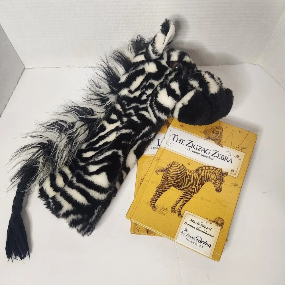 All About Reading Pre Reading Readers Lizard Lou ZigZag Zebra Ziggy Puppet